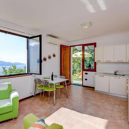 Dependance Silvy By Collins Apartment